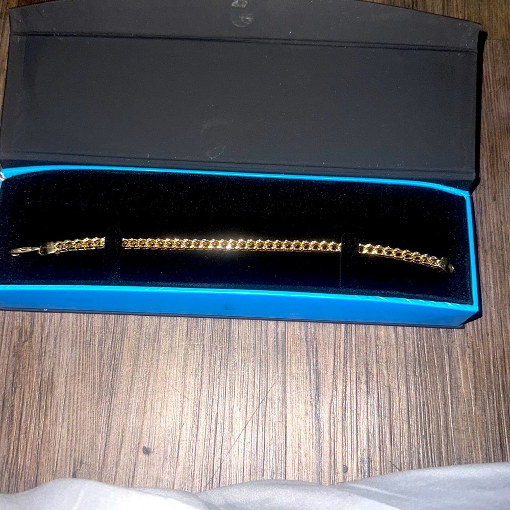14k gold Diamond cut bracelet